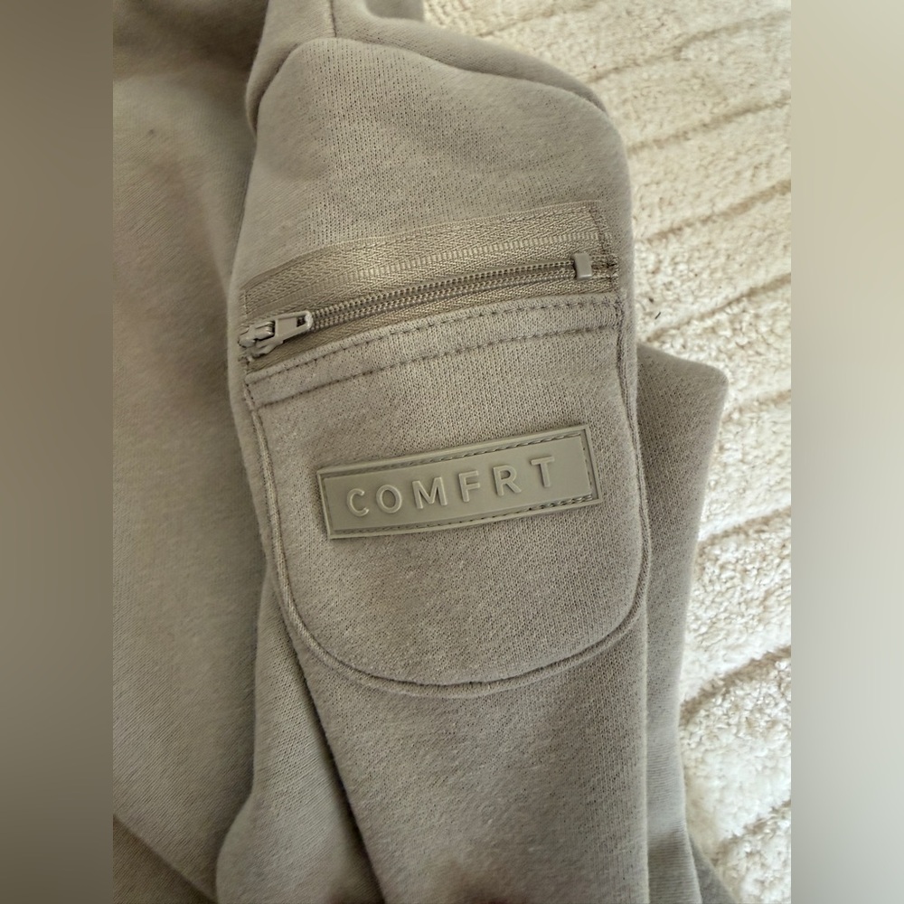 Comfrt Travel Hoodie in Stone - Picture 7 of 10